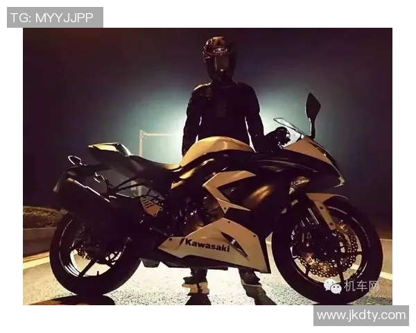 足球明星骑机车精彩瞬间合集速度与激情的完美结合